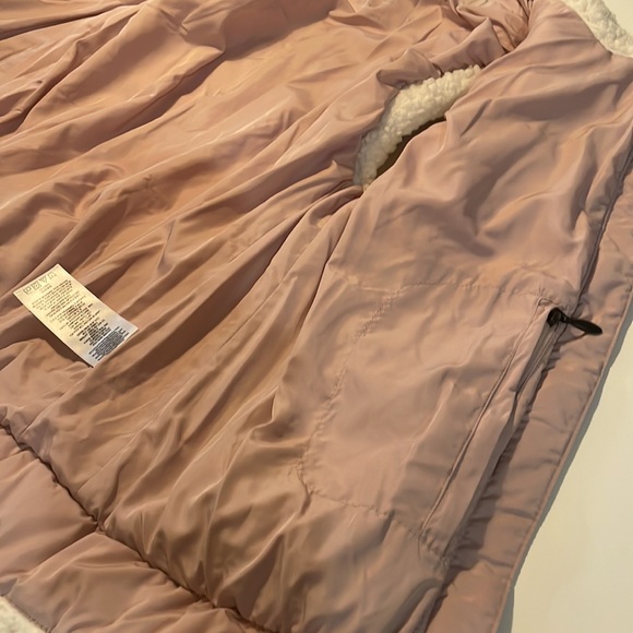 Calvin Klein Puffer Vest - Picture 9 of 9